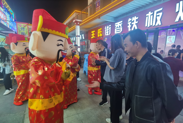 Honeyview_石嘴山市大武口区红柱子特色商业街.jpg Honeyview_石嘴山市大武口区红柱子特色商业街.jpg